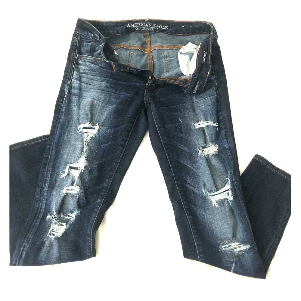 Ripped blue jeans AMERICAN EAGLE